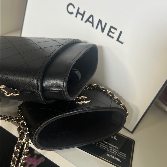 Chanel Chain around leather crossbody bag - Picture 10 of 12